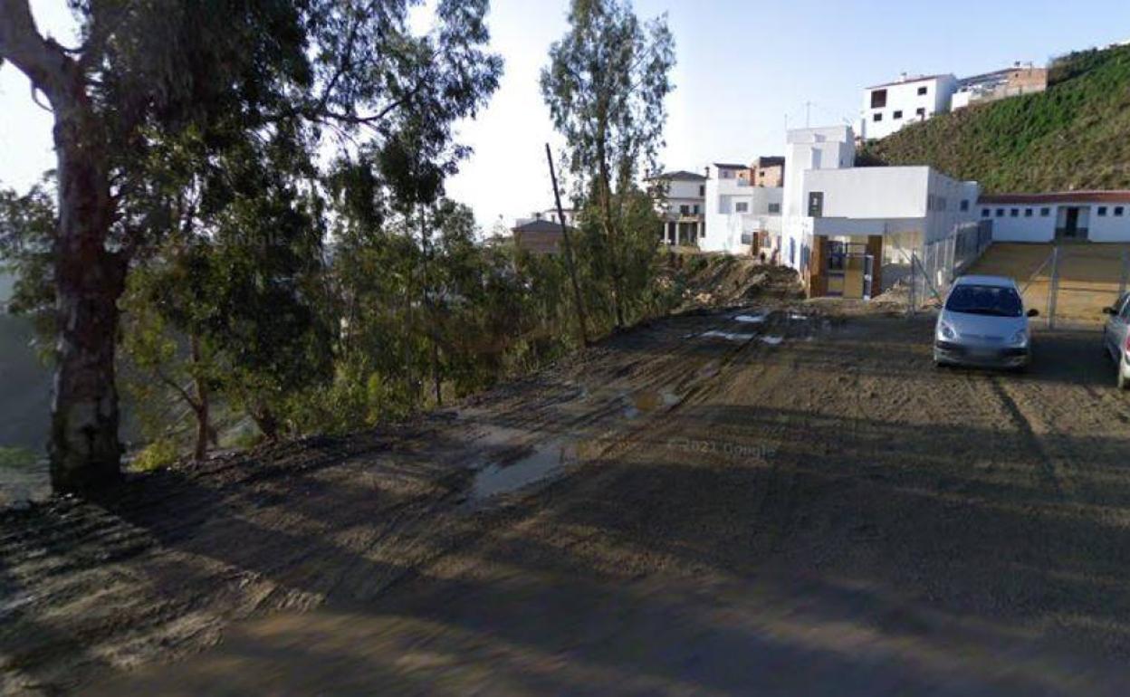 Imagen de la zona donde se produjo la caída, en las inmediaciones del campo de fútbol de la localidad. 