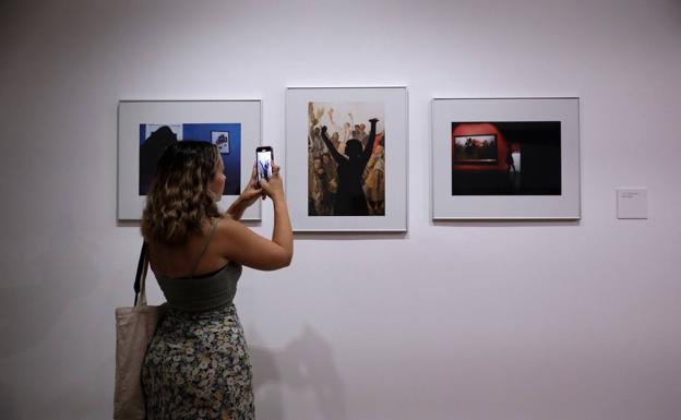 Imagen principal - Las miradas más jóvenes de Málaga se suman al 25 aniversario de PhotoEspaña