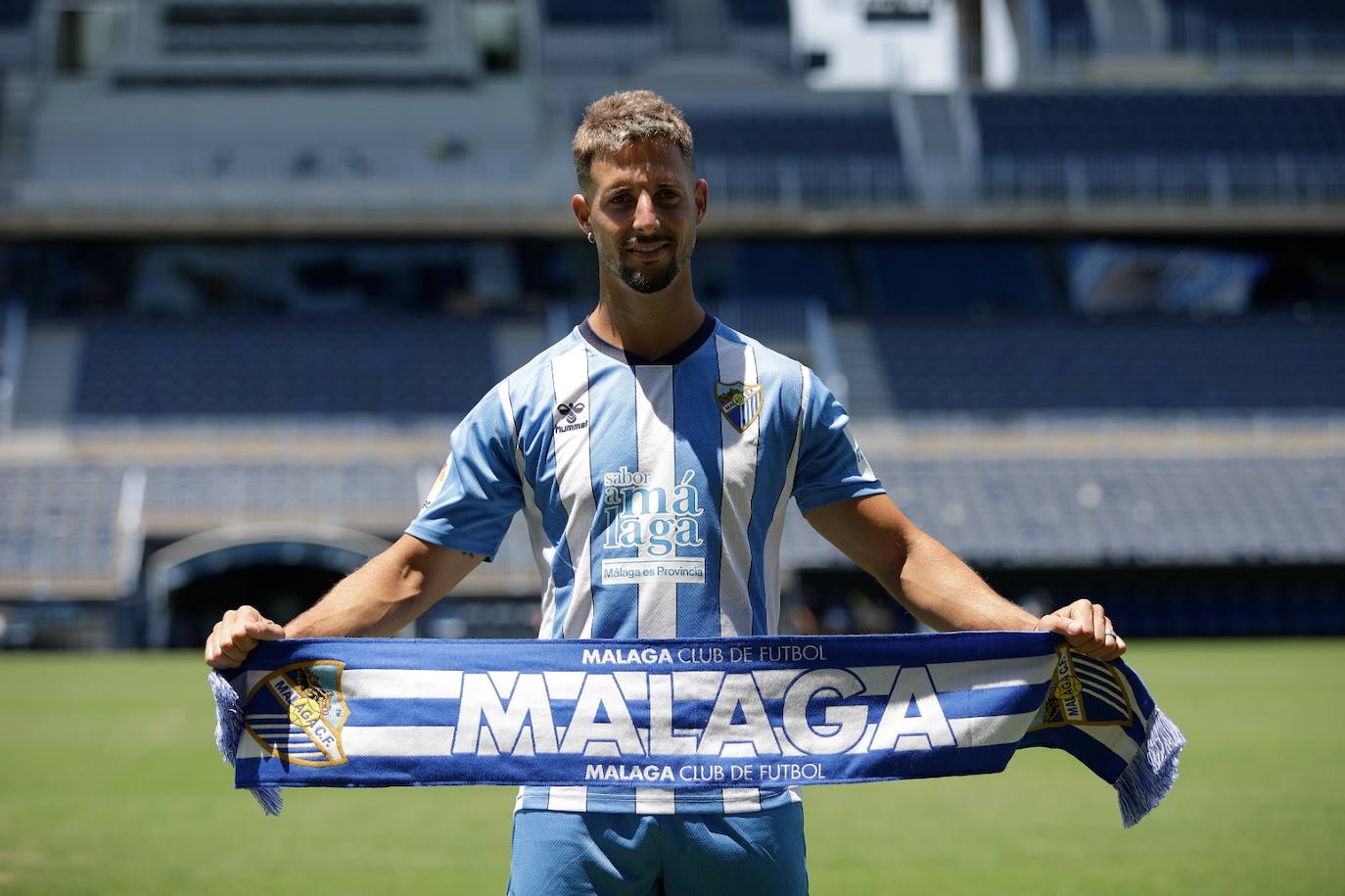El Málaga presentó a los cinco fichajes en La Rosaleda 