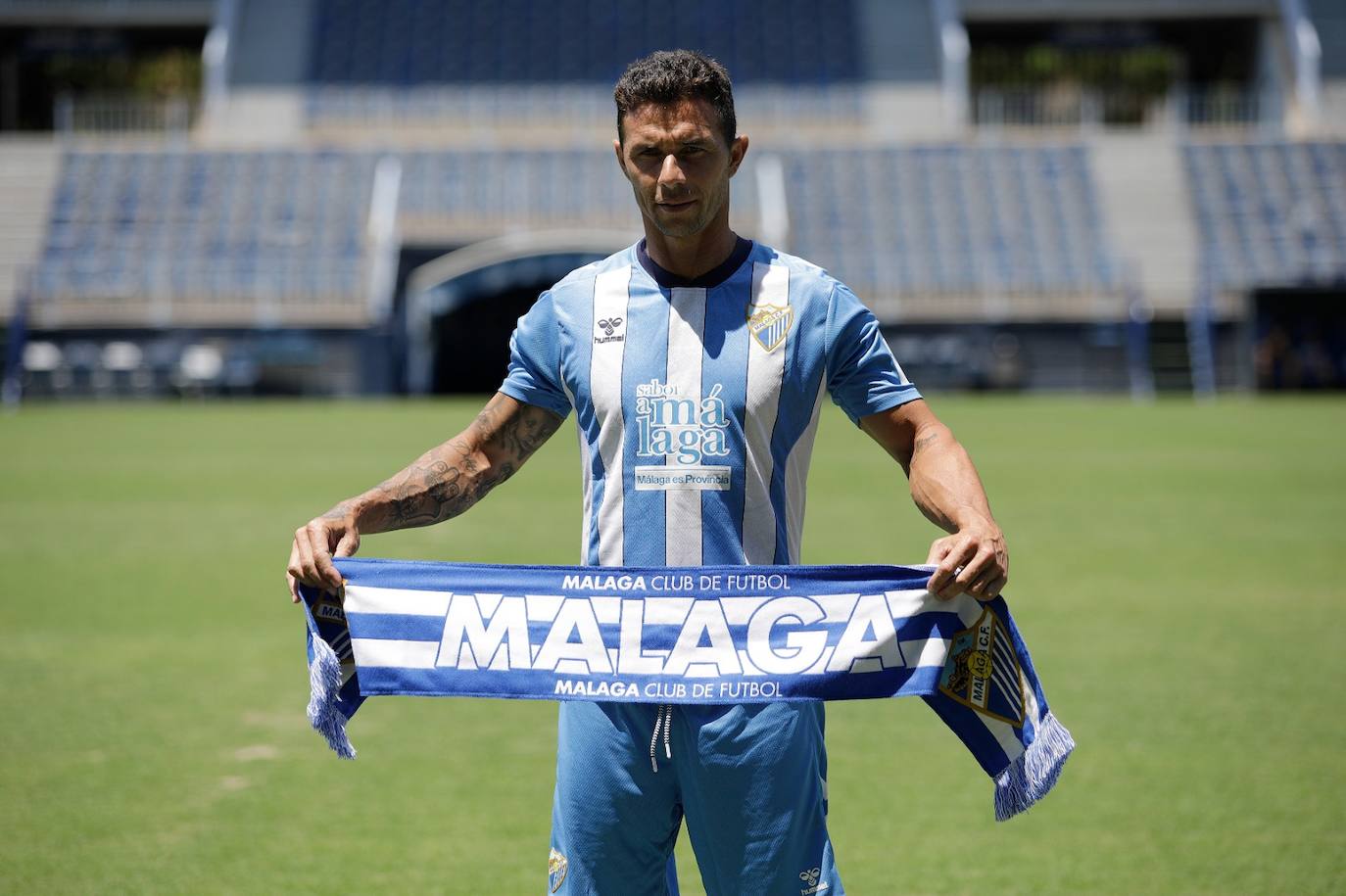 El Málaga presentó a los cinco fichajes en La Rosaleda 