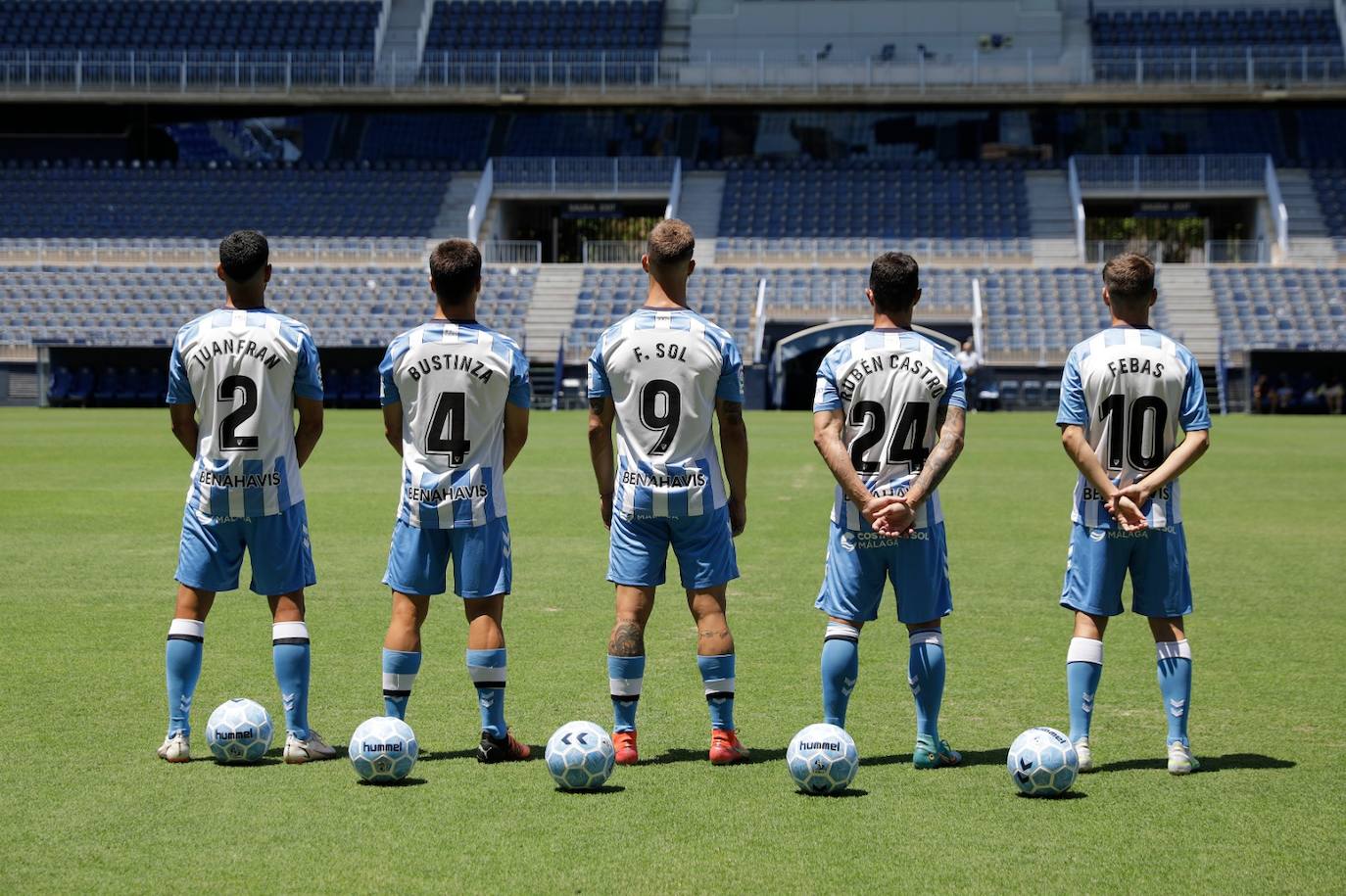 El Málaga presentó a los cinco fichajes en La Rosaleda 