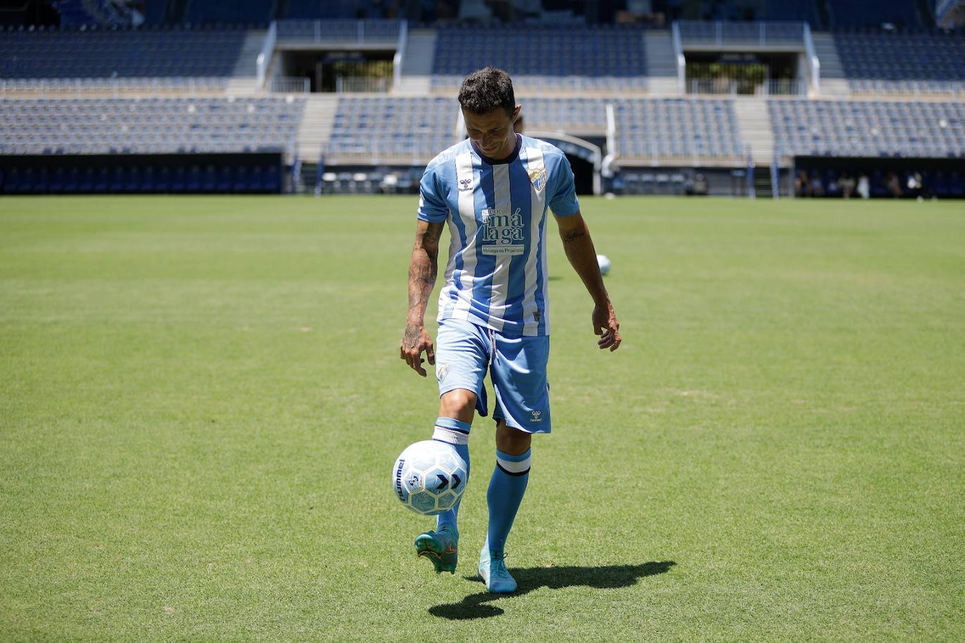 El Málaga presentó a los cinco fichajes en La Rosaleda 