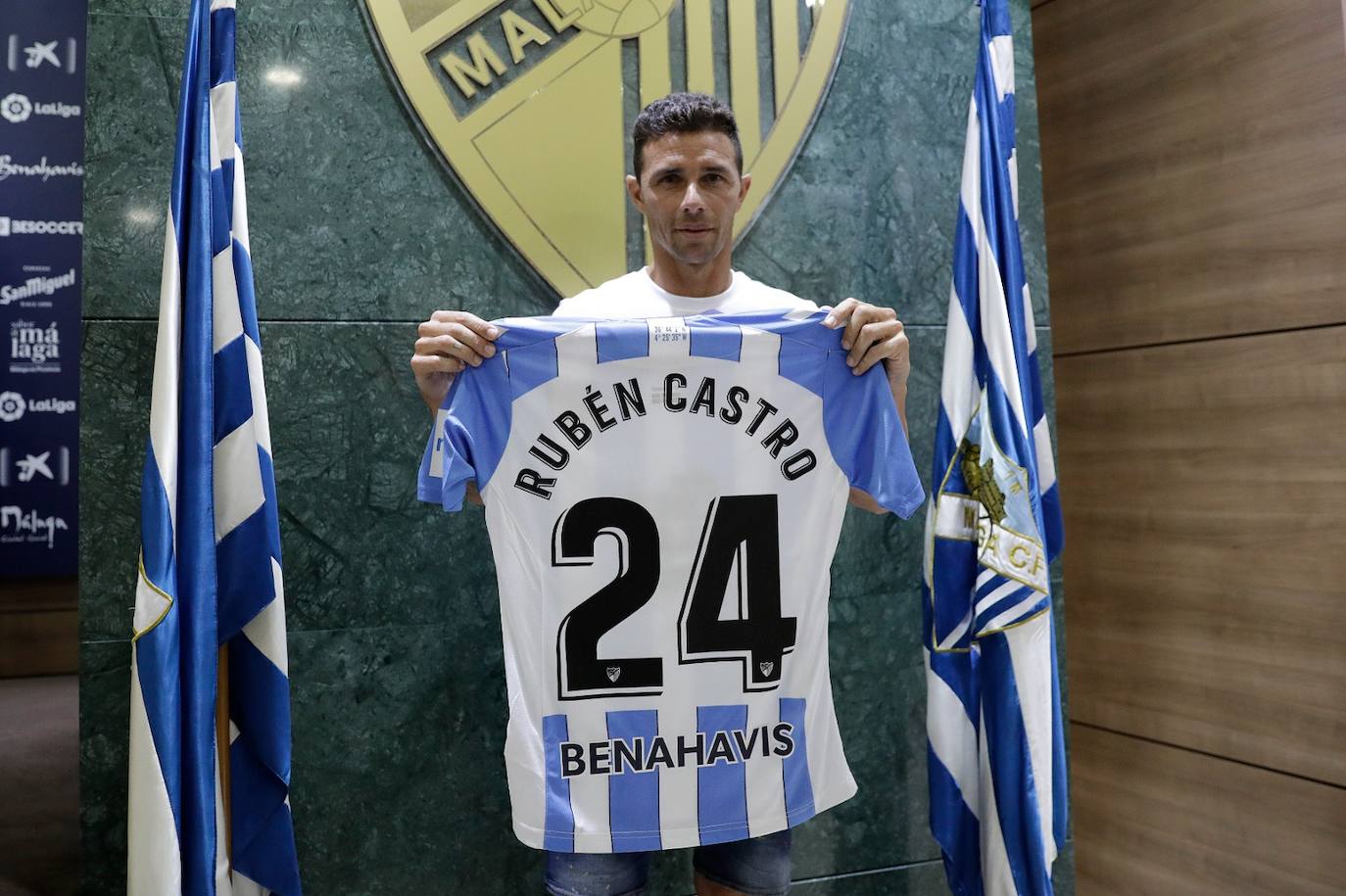 El Málaga presentó a los cinco fichajes en La Rosaleda 