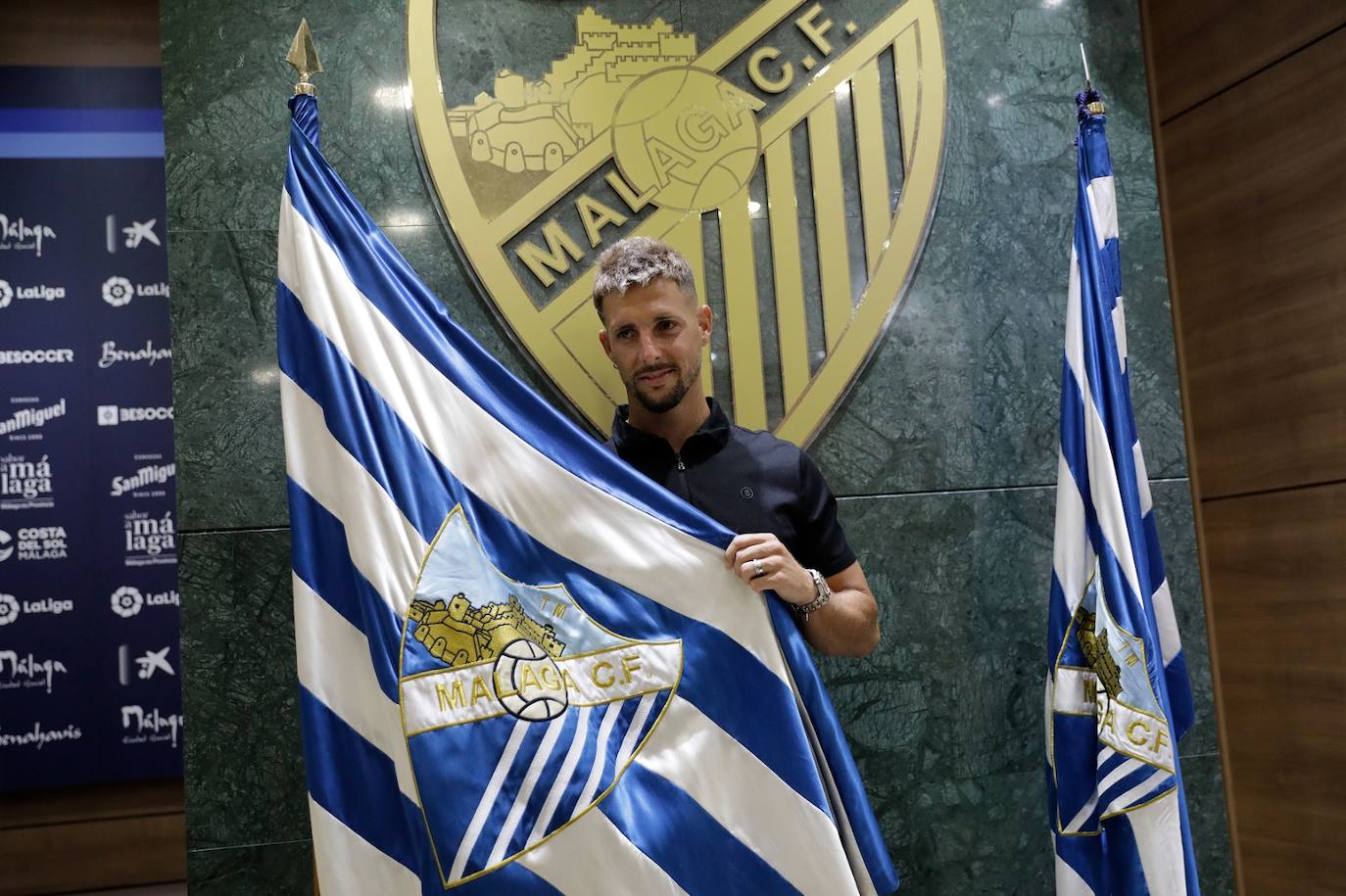 El Málaga presentó a los cinco fichajes en La Rosaleda 