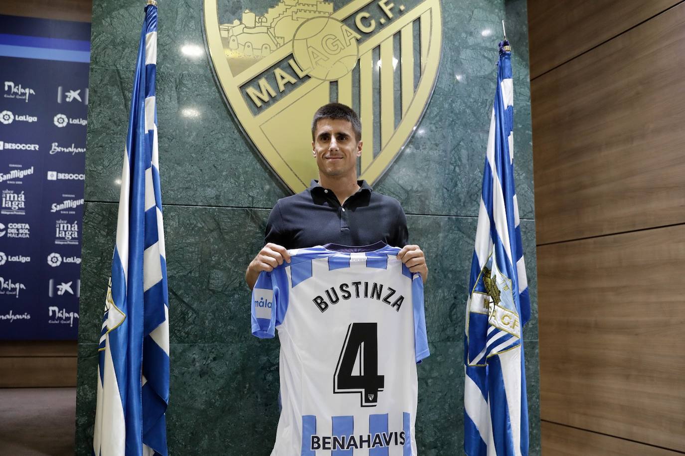 El Málaga presentó a los cinco fichajes en La Rosaleda 