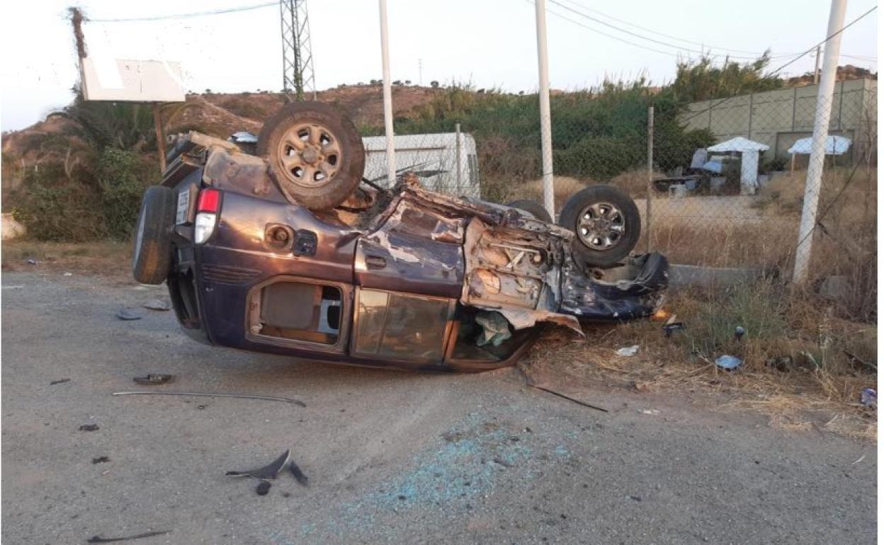 Imagen del estado en el que ha quedado uno de los vehículos siniestrados este viernes en Almayate. 