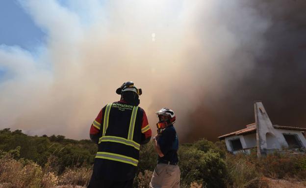 Ascienden a 800 hectáreas las afectadas por el incendio forestal originado en la sierra de Mijas 