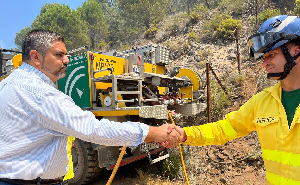 El alcalde de Mijas insta a la Junta a que active el nivel 2 del Plan de Emergencias para atacar el fuego