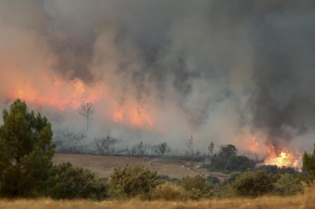 El fuego sigue activo en Salamanca