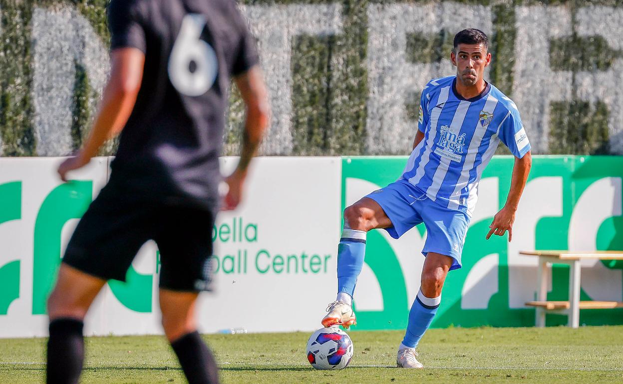 El futbolista del Málaga, Juanfran Moreno, durante el partido de pretemporada contra el Hull City.