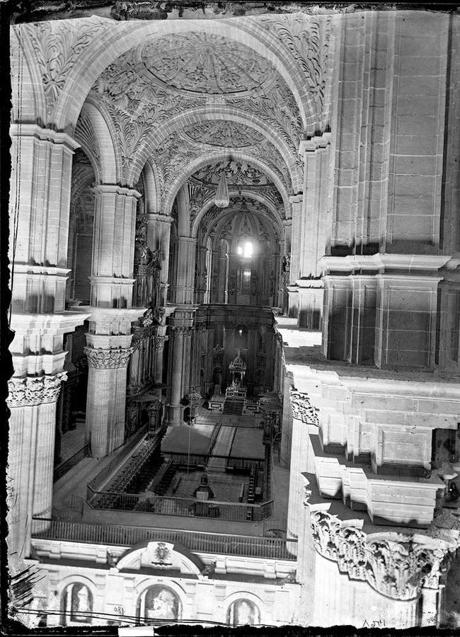 Imagen - Interior de la Catedral de Málaga hacia 1880. (Instituto del Patrimonio Cultural de España)