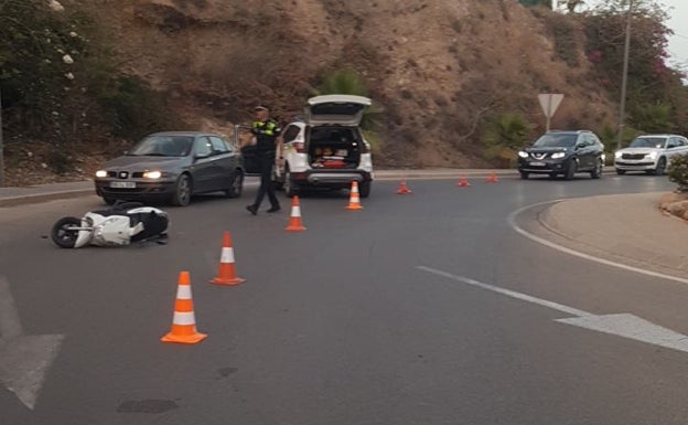 Imagen del siniestro en el que se vieron implicados un ciclomotor y un turismo. 