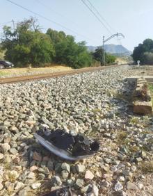 Imagen secundaria 2 - Muere una joven de 25 años al arrollar el tren su coche en un paso a nivel en Álora