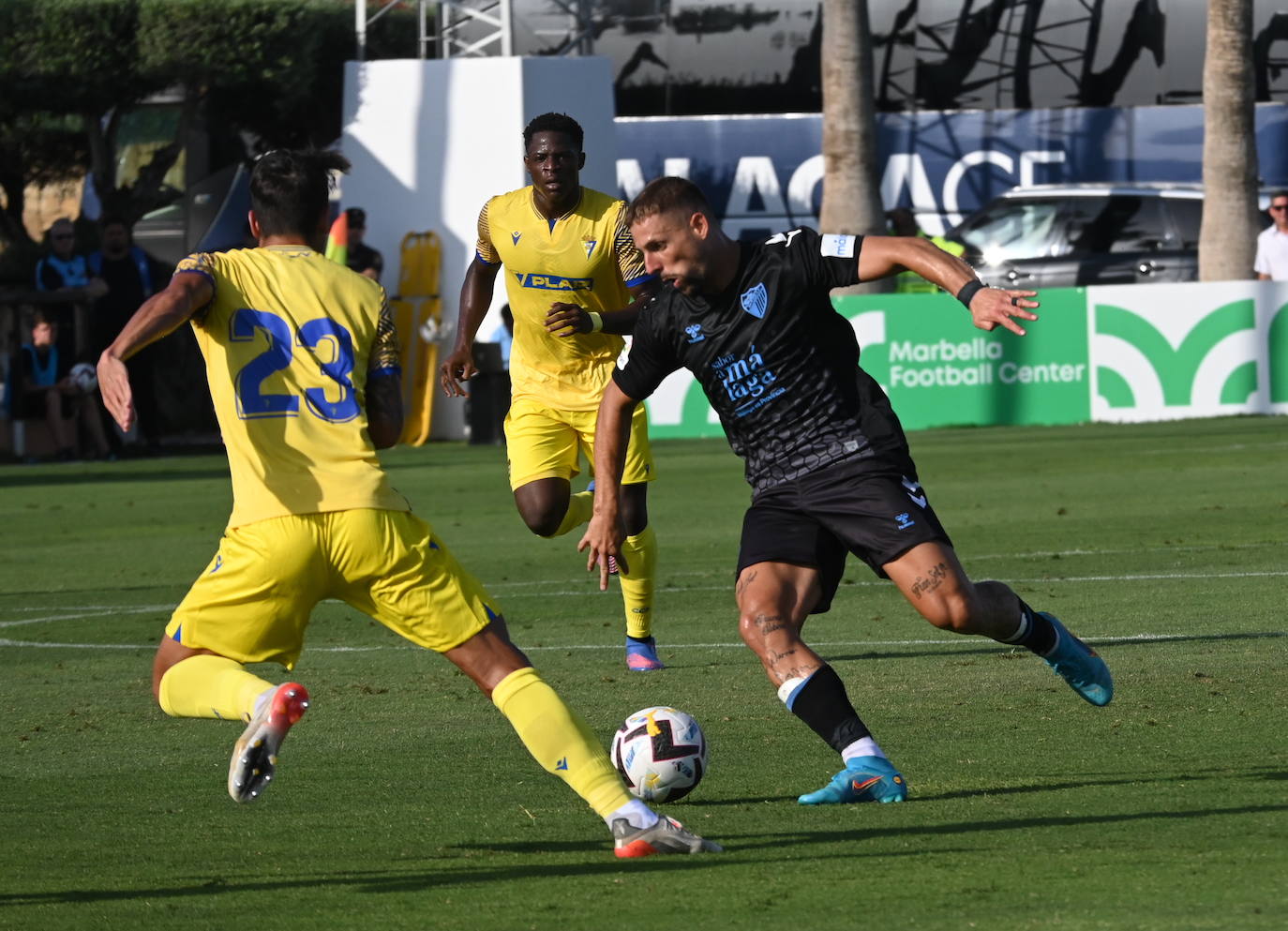 El Málaga pierde con el Cádiz en Marbella (0-2)