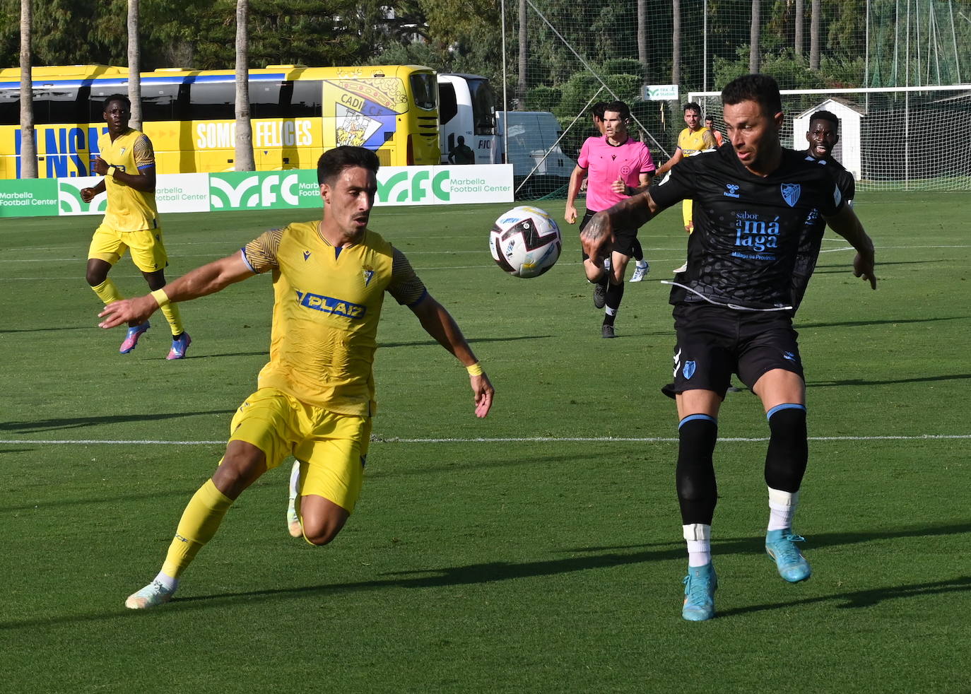 El Málaga pierde con el Cádiz en Marbella (0-2)