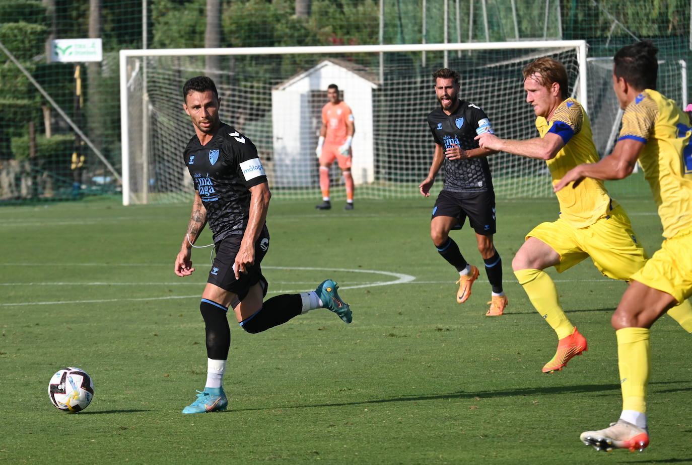 El Málaga pierde con el Cádiz en Marbella (0-2)