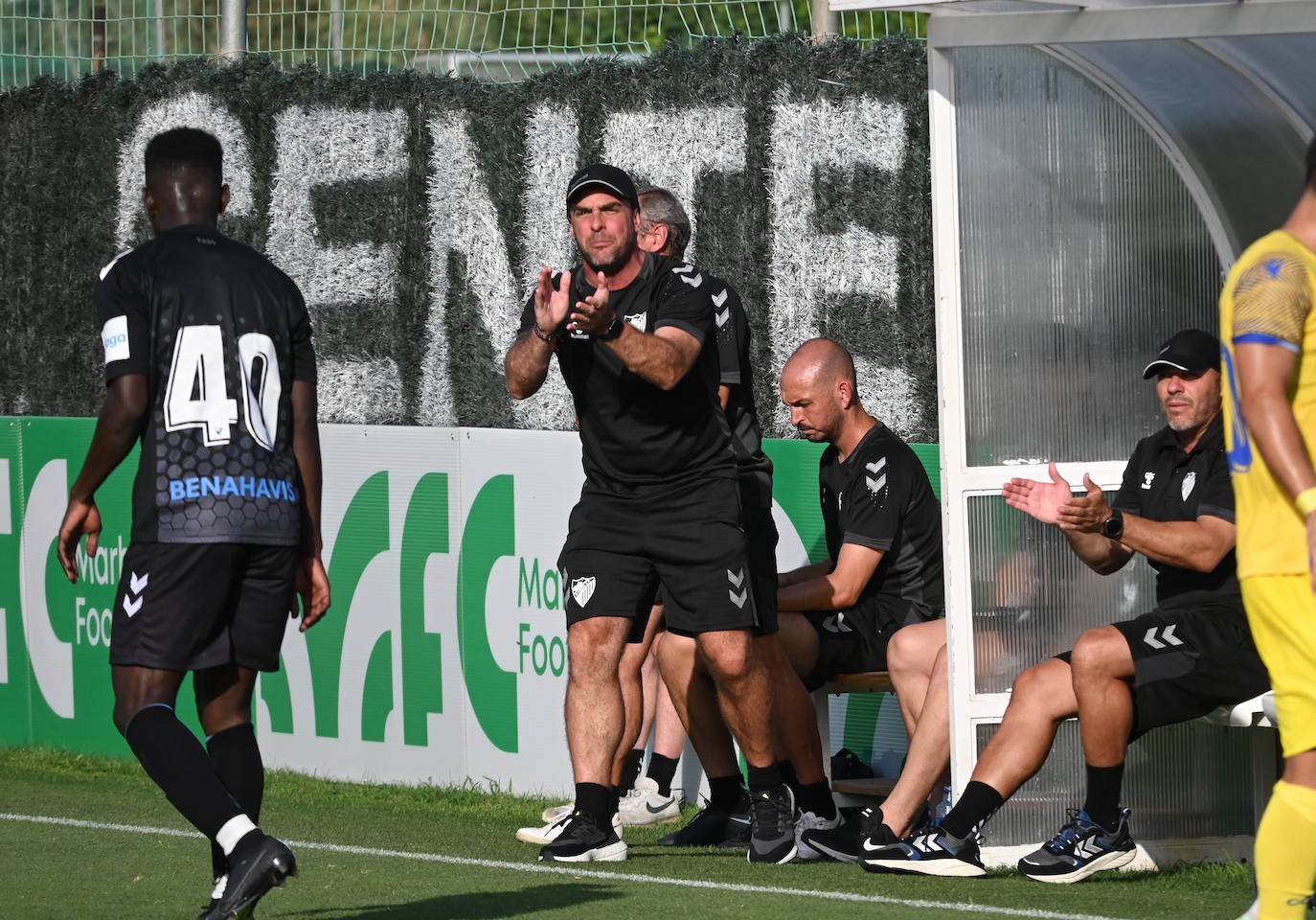 El Málaga pierde con el Cádiz en Marbella (0-2)