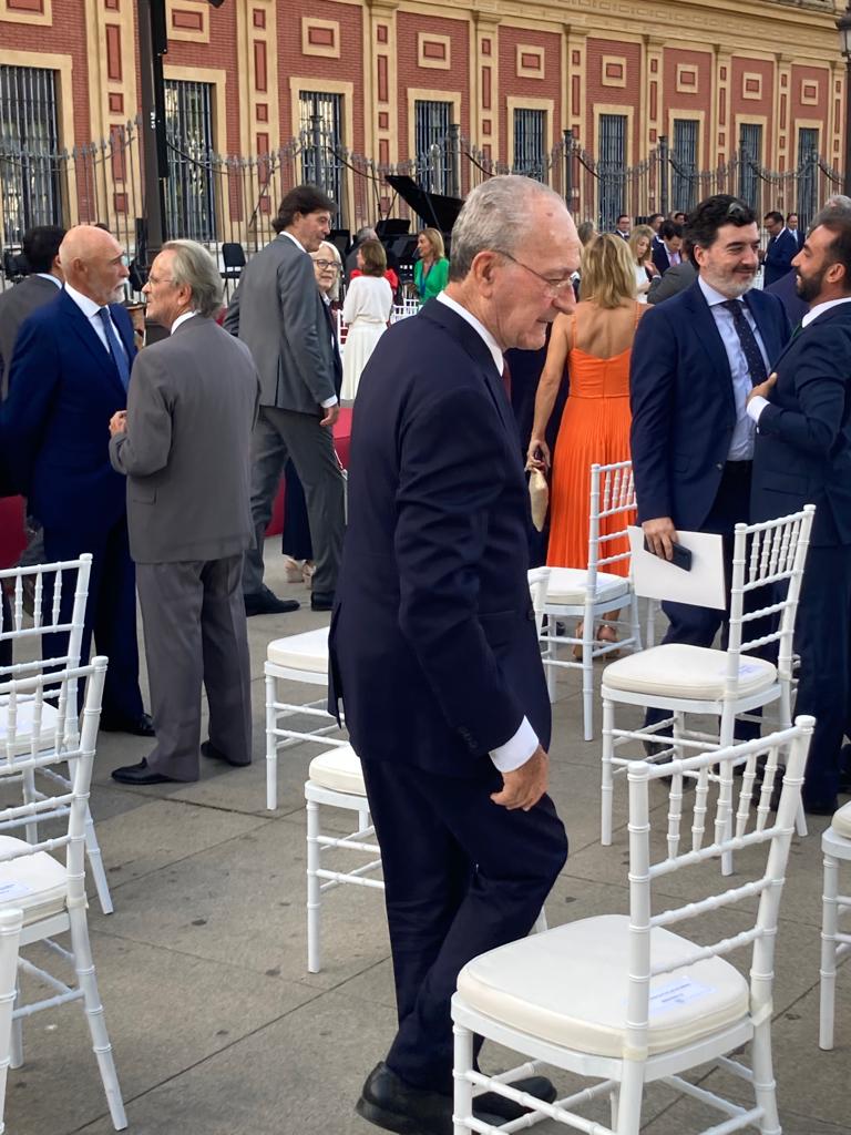 El presidente adelanta que ejercerá desde la cercanía y pone a los jóvenes en el centro.