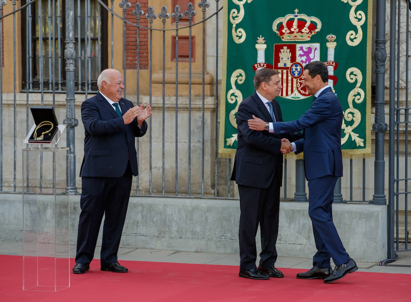 El presidente adelanta que ejercerá desde la cercanía y pone a los jóvenes en el centro.