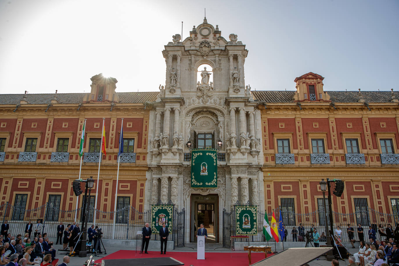 El presidente adelanta que ejercerá desde la cercanía y pone a los jóvenes en el centro.