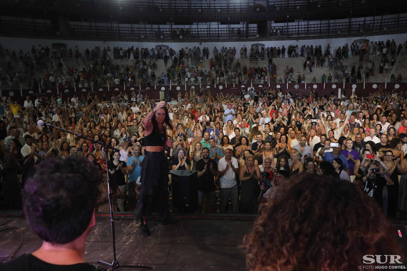 Vanesa Martín, Nay de la Rubia o Rosario la Tremendita acompañaron a la cantante de Chambao, que congregó a unos 2.000 malagueños para escuchar temas de toda su carrera. 