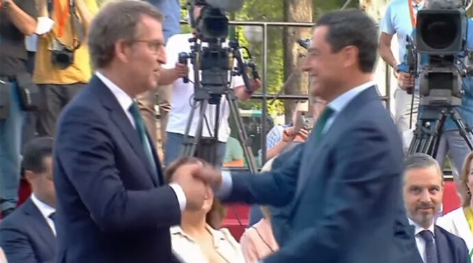 Imagen secundaria 1 - Juanma Moreno toma posesión de su cargo arropado por Feijóo y todos los barones del PP