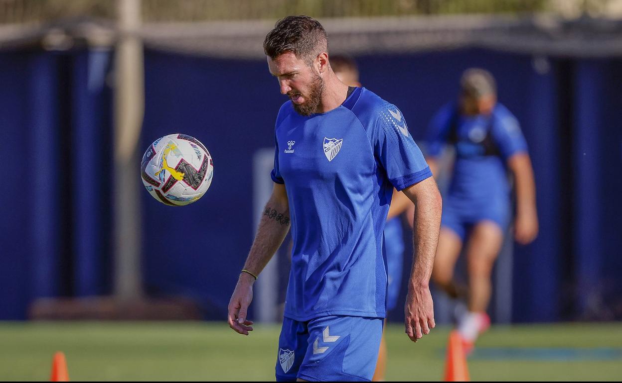 Peybernes, en un entrenamiento con el Málaga esta pretemporada antes de marcharse.