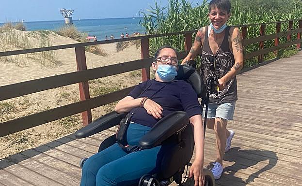 Imagen principal - Fallece Isa, la mujer que quedó tetrapléjica al huir de su agresor: «Él está en la calle y mi hermana ha muerto por su culpa»