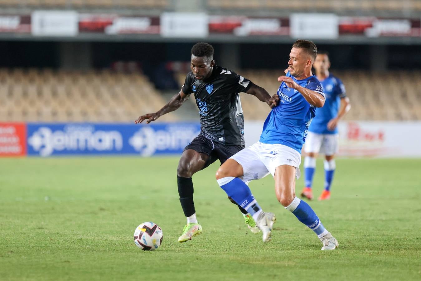 El Málaga disputa un nuevo amistoso ante el Xerez en Chapin. 