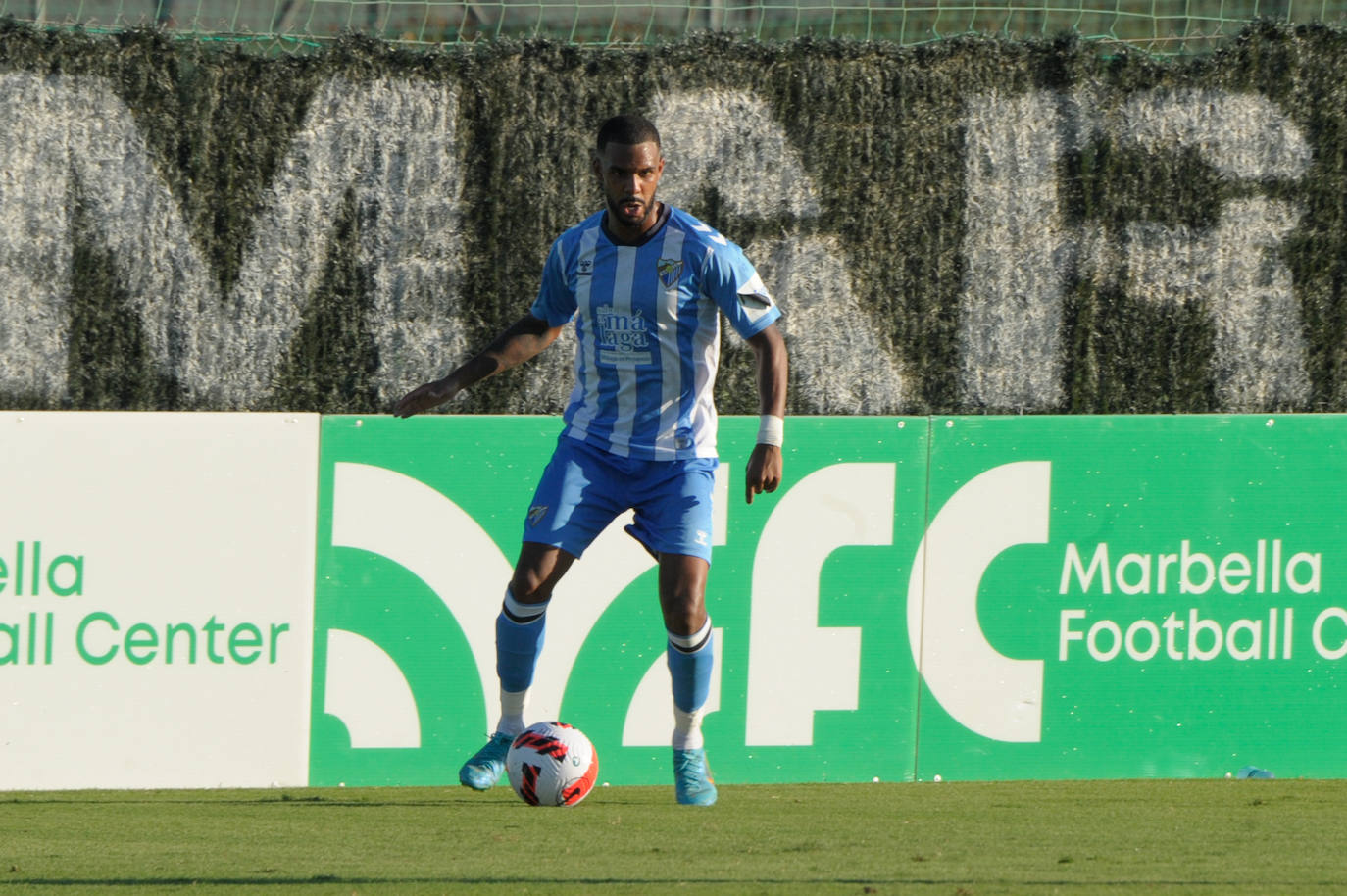 El Málaga acusó el calor y la ausencia de cambios ante el equipo árabe 