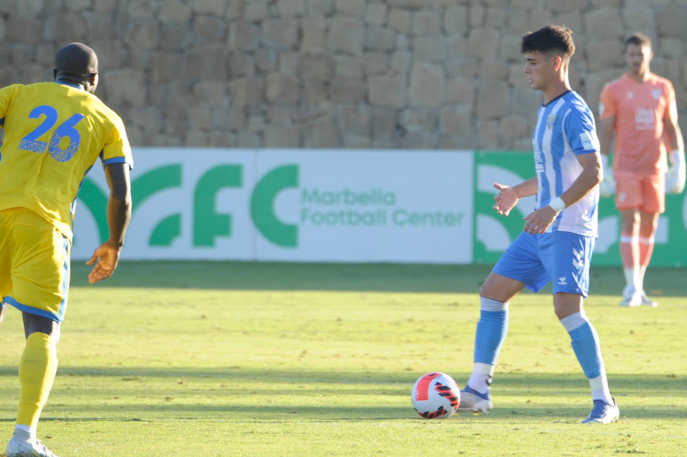 El Málaga acusó el calor y la ausencia de cambios ante el equipo árabe 