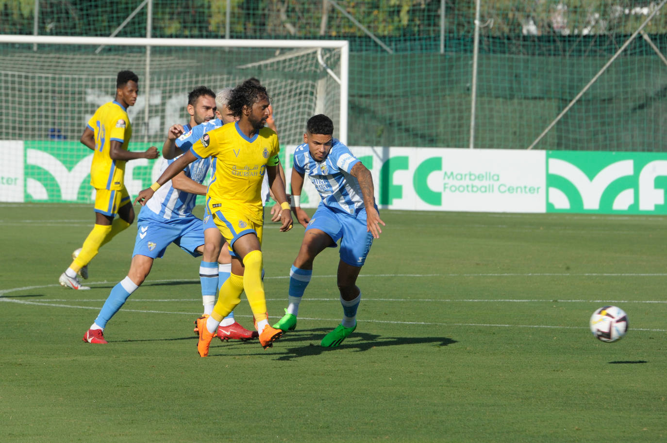 El Málaga acusó el calor y la ausencia de cambios ante el equipo árabe 