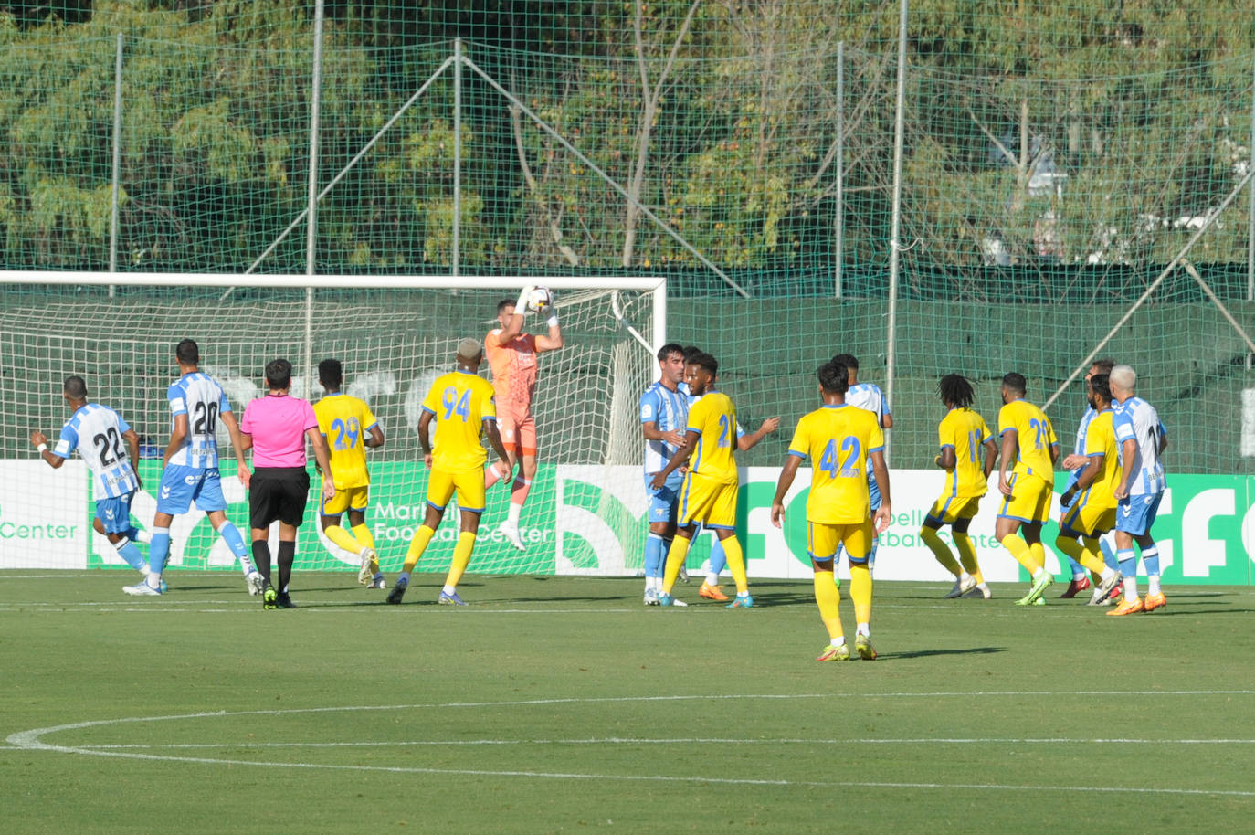 El Málaga acusó el calor y la ausencia de cambios ante el equipo árabe 