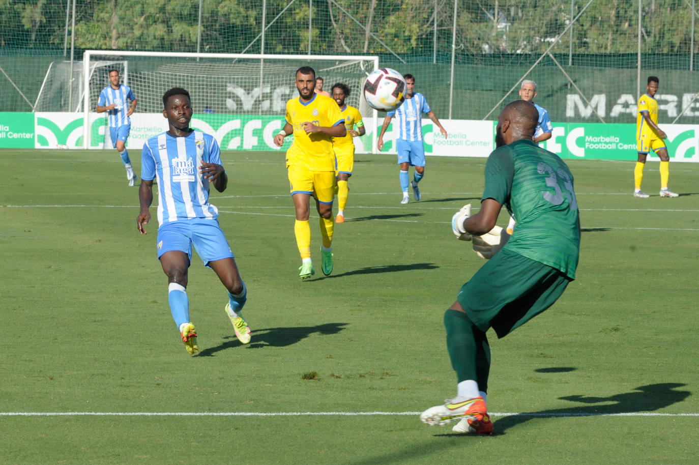 El Málaga acusó el calor y la ausencia de cambios ante el equipo árabe 