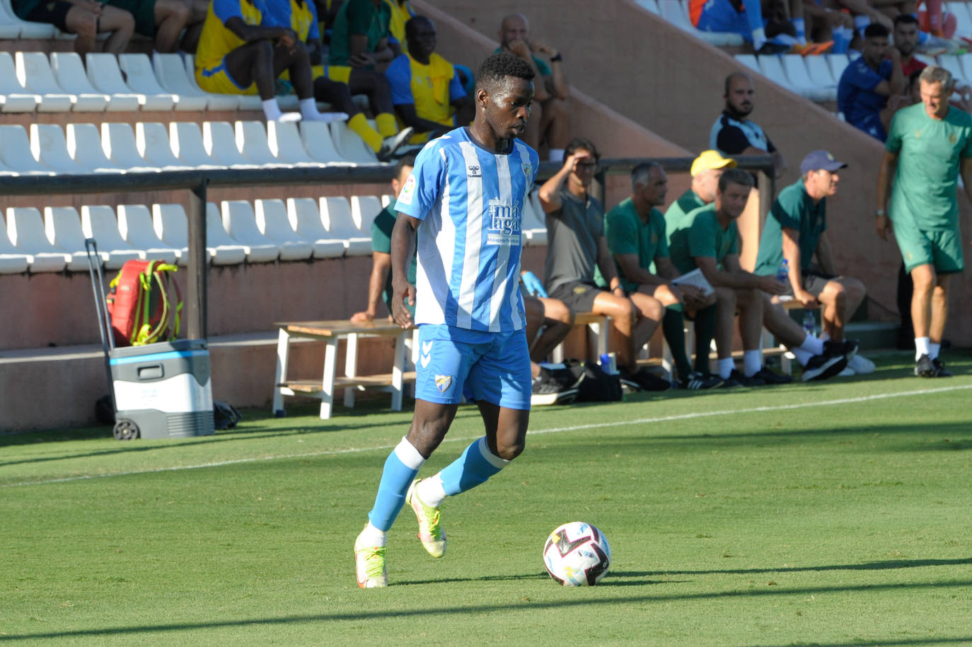 El Málaga acusó el calor y la ausencia de cambios ante el equipo árabe 