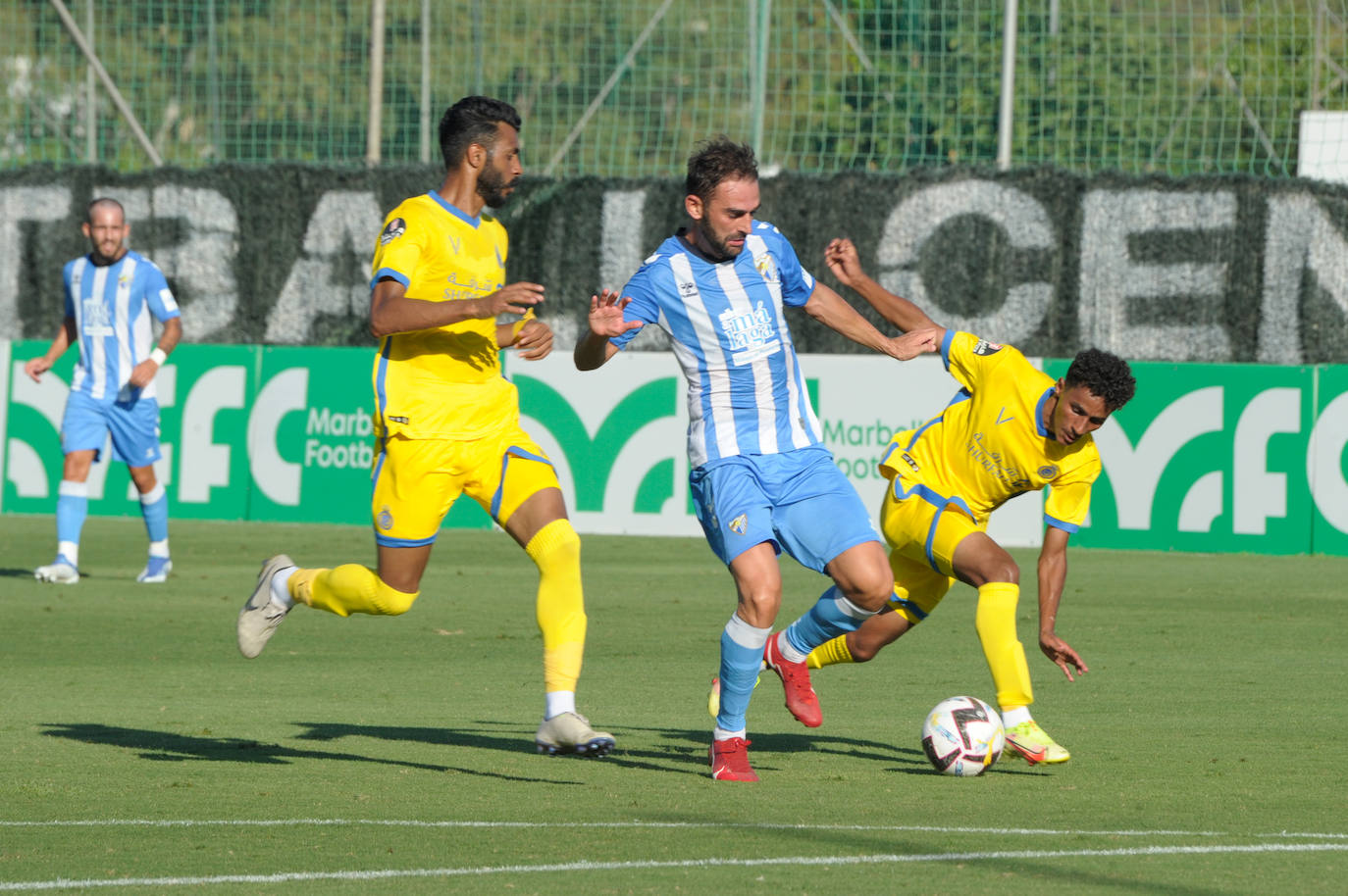 El Málaga acusó el calor y la ausencia de cambios ante el equipo árabe 