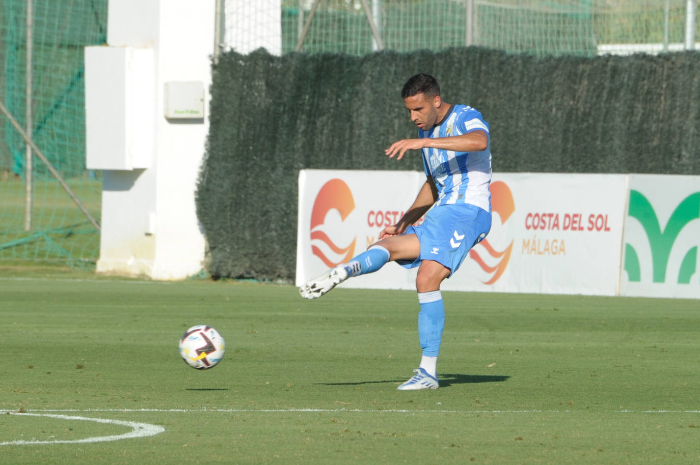 El Málaga acusó el calor y la ausencia de cambios ante el equipo árabe 