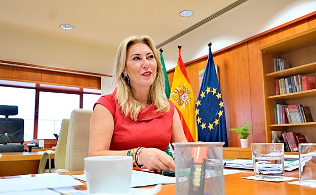 Carolina España, en su despacho de la Consejería de Hacienda. 