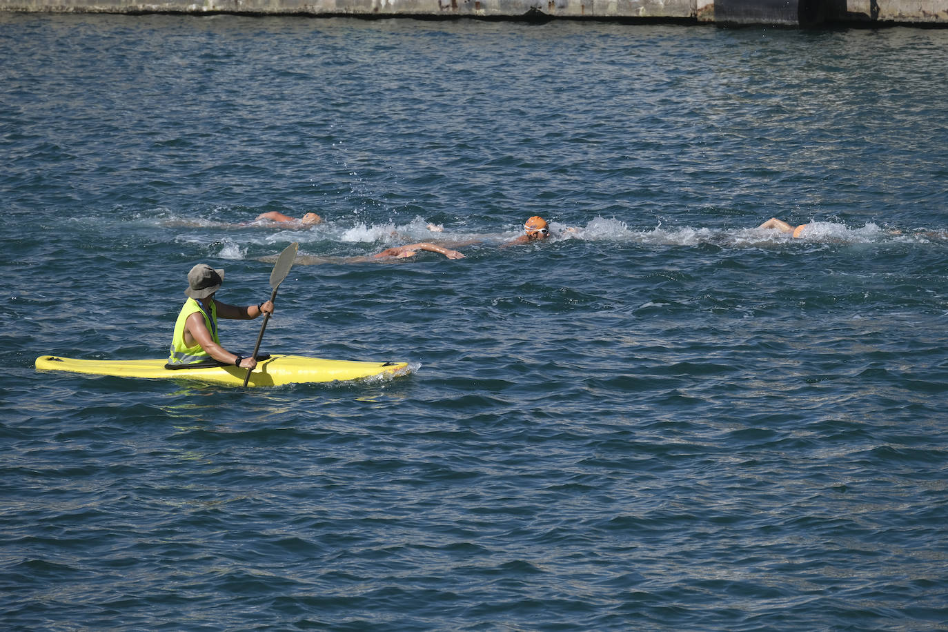 Más de medio millar de nadadores participaron en la prueba 