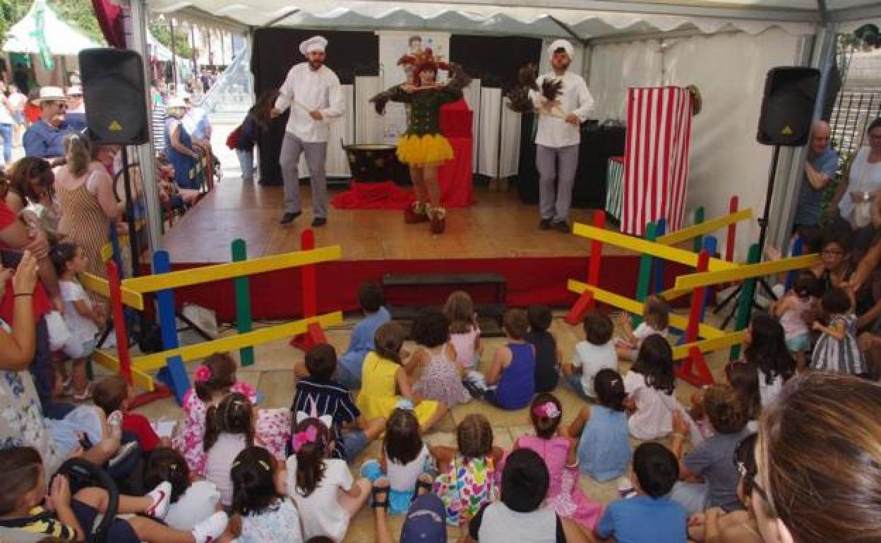 Imagen de 2019 de un espectáculo de la Feria Mágica que se organizada para los niños en el marco de la Feria de Málaga