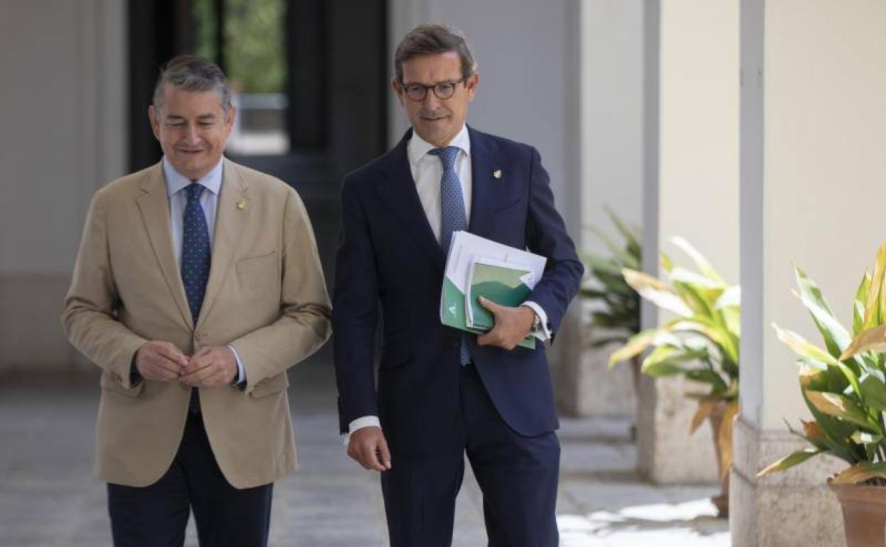 Antonio Sanz y Jorge Paradela, tras el Consejo de Gobierno. 