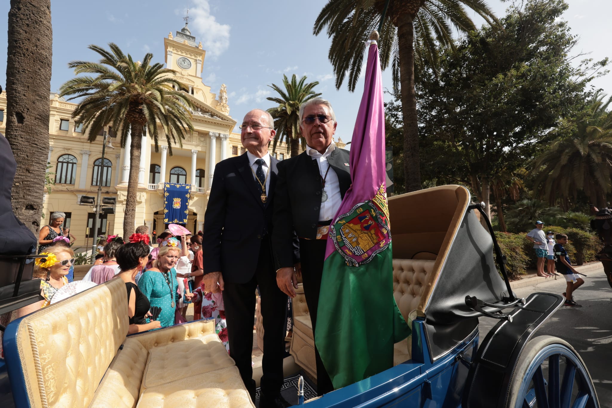 Málaga peregrina en romería al santuario de la Victoria con el empresario hostelero Rafael Prado como abanderado.