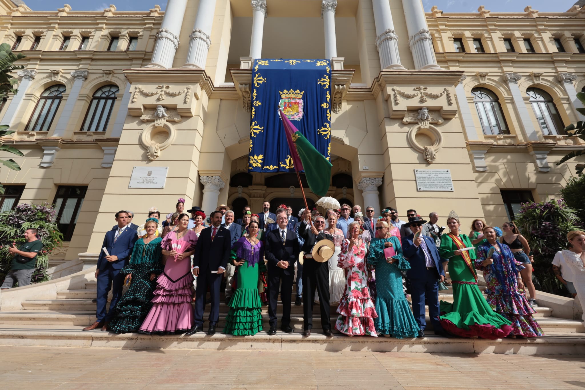 Málaga peregrina en romería al santuario de la Victoria con el empresario hostelero Rafael Prado como abanderado.