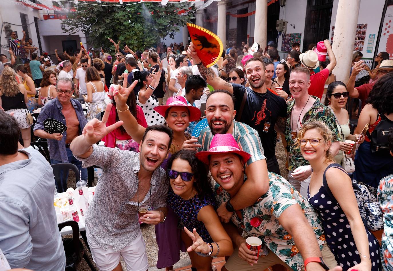 Domingo pletórico de fiesta en la feria del Centro de Málaga