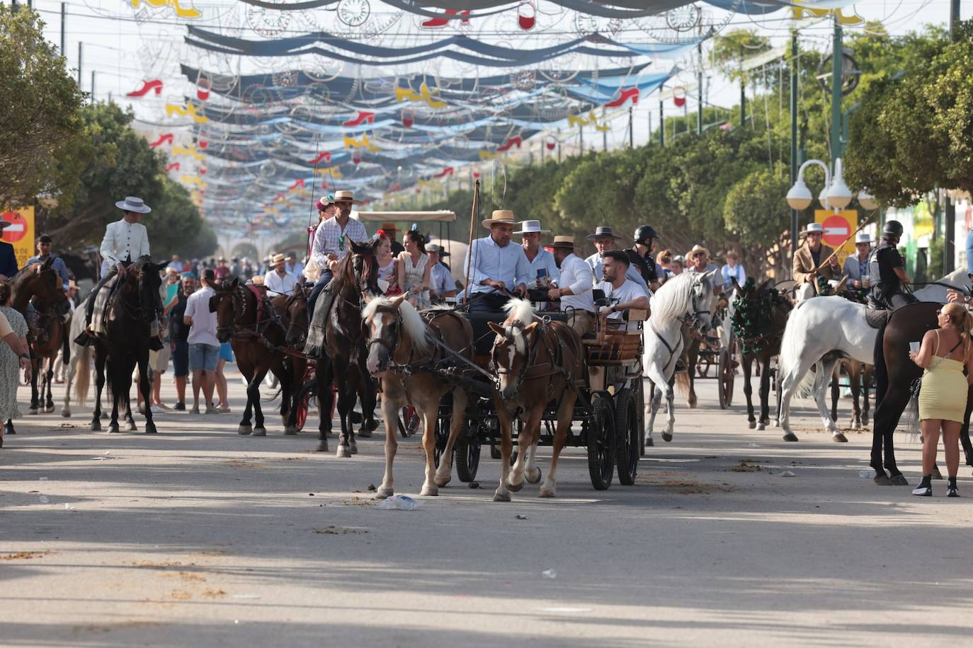 Mayores, familias y caballistas ambientaron el real de la Feria el domingo 