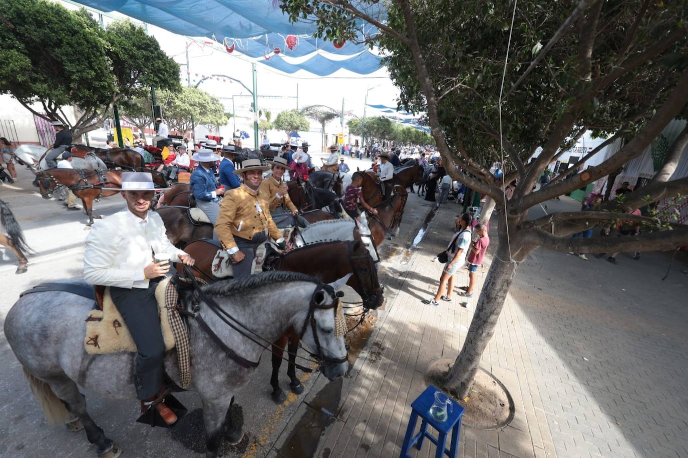 Mayores, familias y caballistas ambientaron el real de la Feria en la tarde del domingo 