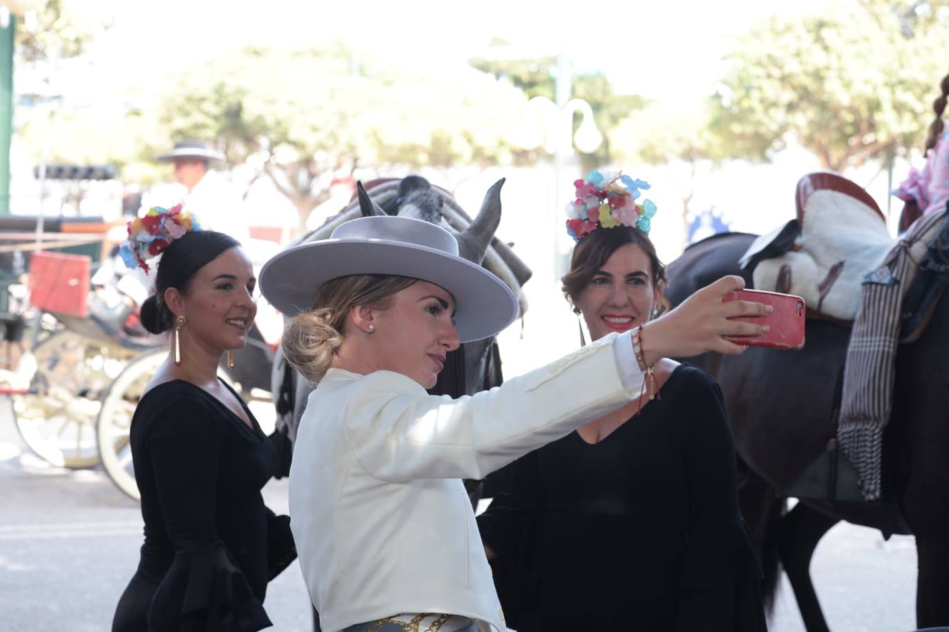 Mayores, familias y caballistas ambientaron el real de la Feria en la tarde del domingo 