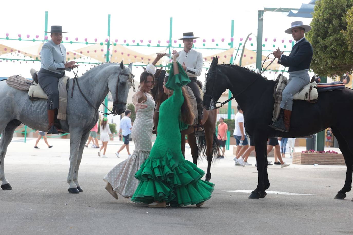 Mayores, familias y caballistas ambientaron el real de la Feria en la tarde del domingo 