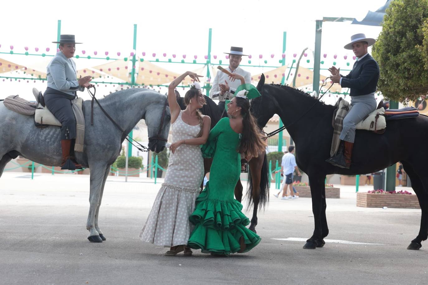 Mayores, familias y caballistas ambientaron el real de la Feria en la tarde del domingo 