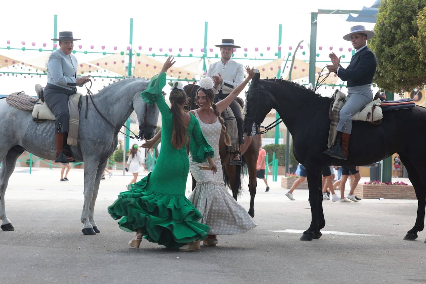 Mayores, familias y caballistas ambientaron el real de la Feria en la tarde del domingo 